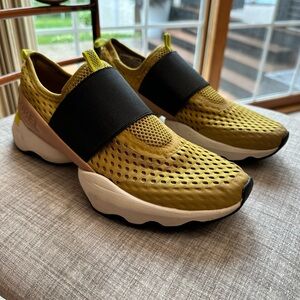 Sorel Gold Casual Slip-Ons sneakers size 8